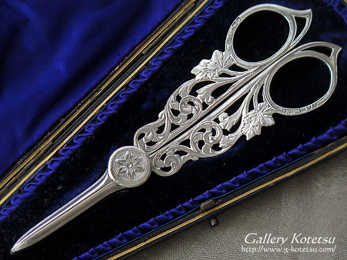 O[vVU[Y antique silver grape scissors