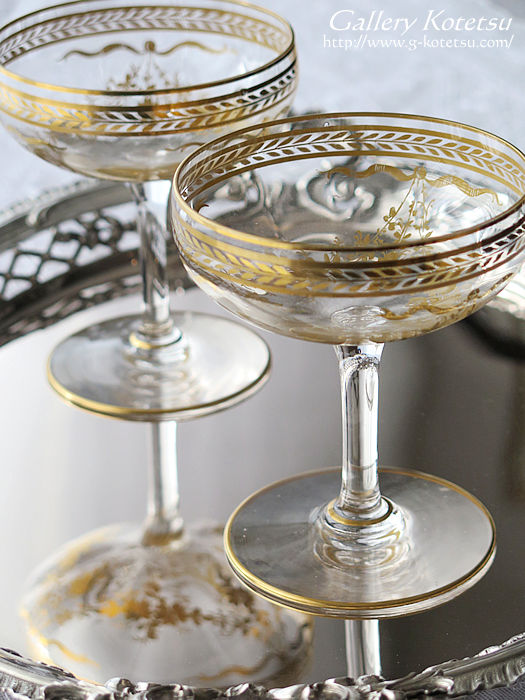 VpOX champagne glass