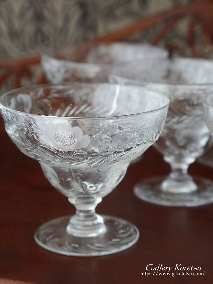 �E�G�b�u�O���X antique glass thomas webb 