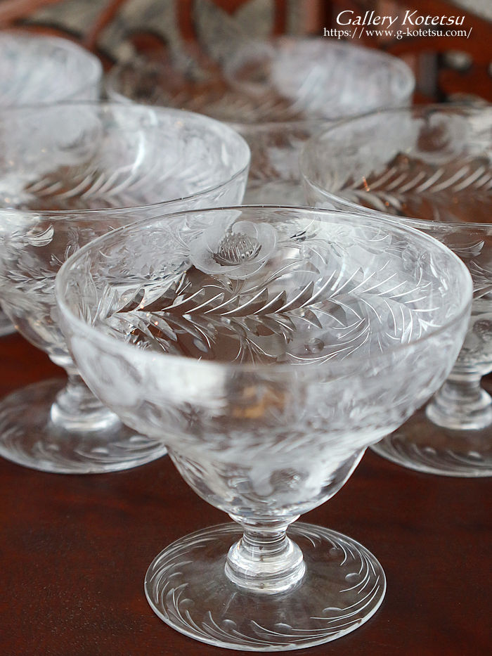 �E�G�b�u�O���X antique glass thomas webb 