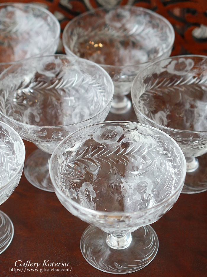 �E�G�b�u�O���X antique glass thomas webb 