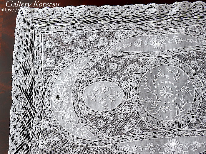 antique lace AeB[N[X