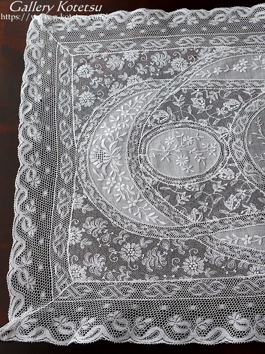 antique lace AeB[N[X