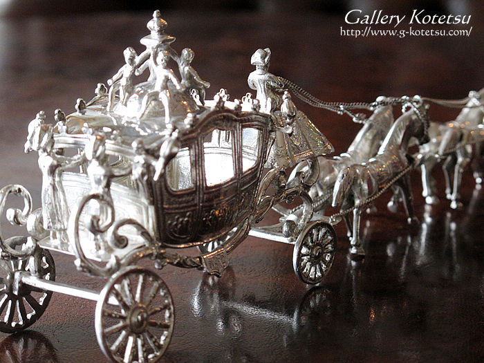 AeB[NVo[@CLbW antiquesilver royalcarrage