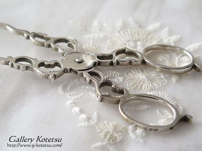 AeB[NVo[@VK[gO antique silver sugar tong