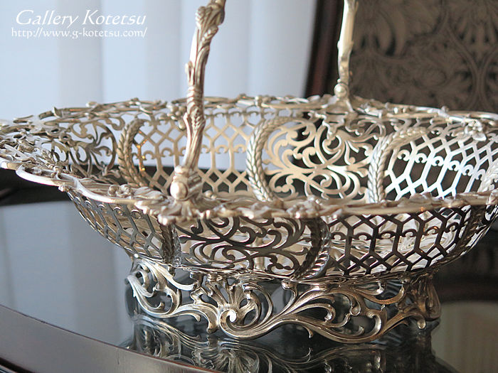 Vo[oXPbg antique silver cake basket