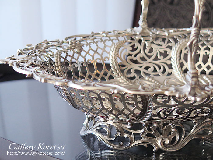 Vo[oXPbg antique silver cake basket