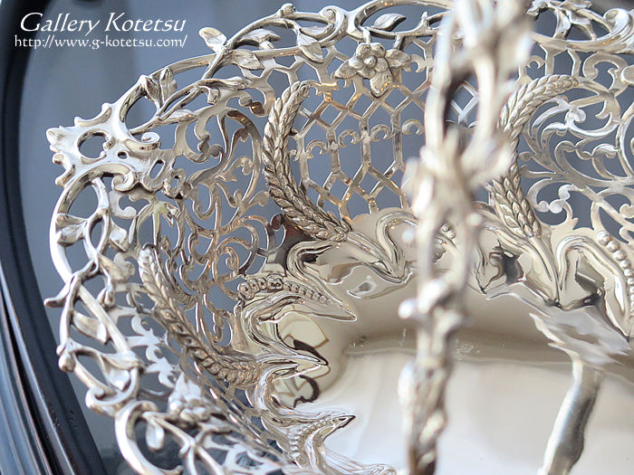 Vo[oXPbg antique silver cake basket