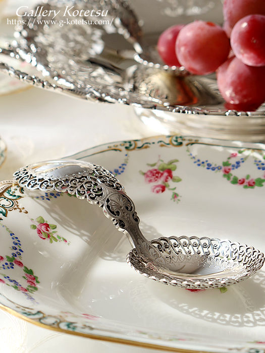 AeB[NVo[ antiquesilver dish