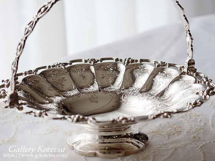 Vo[oXPbg antique silver cake basket