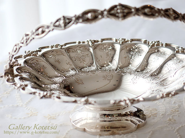 Vo[oXPbg antique silver cake basket