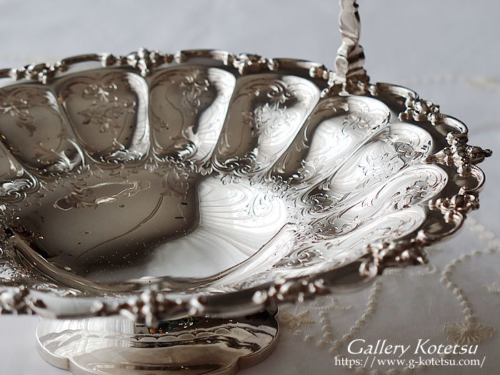 Vo[oXPbg antique silver cake basket