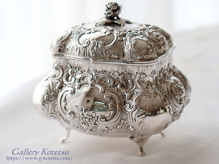 Vo[eB[LfB silver tea caddy