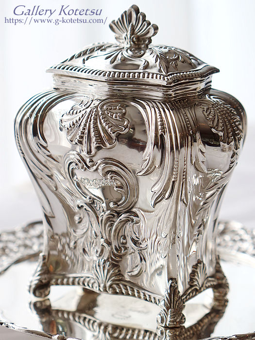 Vo[eB[LfB silver tea caddy