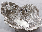 Vo[oXPbg antique silver basket