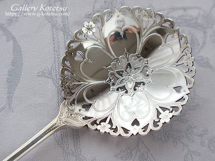 antique silver spoon AeB[NVo[