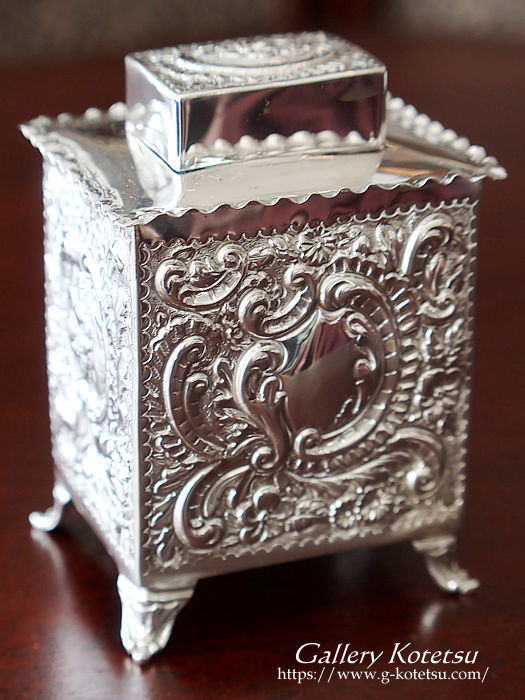 Vo[eB[LfB silver tea caddy