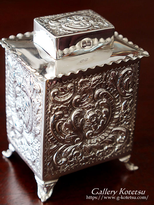 Vo[eB[LfB silver tea caddy