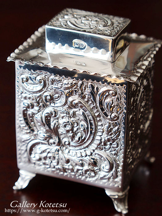 Vo[eB[LfB silver tea caddy