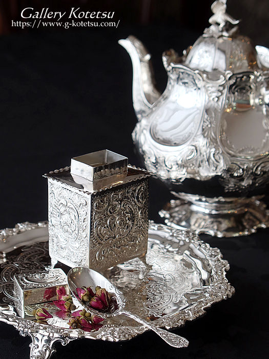 Vo[eB[LfB silver tea caddy