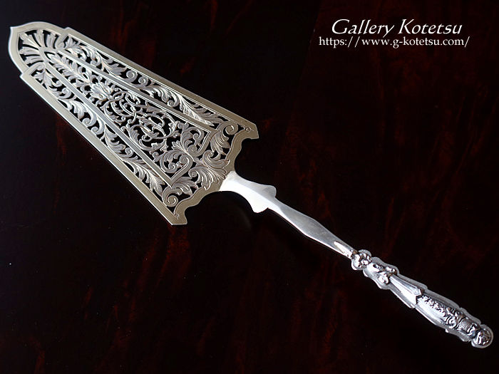 antique silver server AeB[NVo[