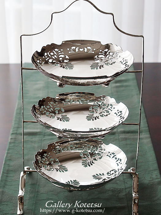 cake stand