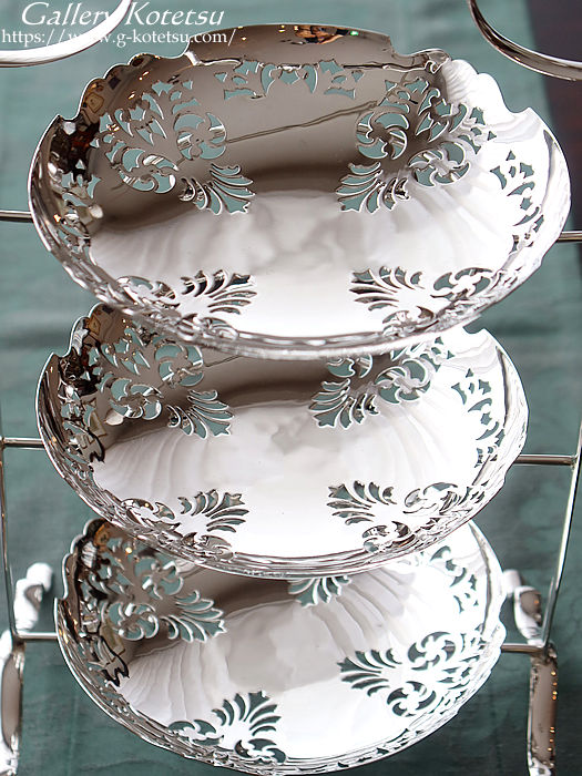 cake stand