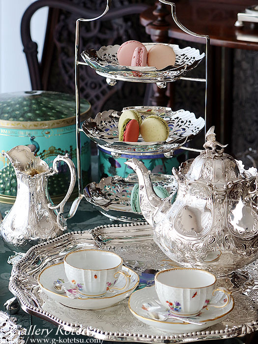 cake stand