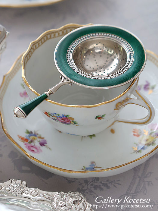 �A���e�B�[�N�V���o�[�@�G�i�����e�B�[�X�g���[�i�[ antique silver enamel tea strainer