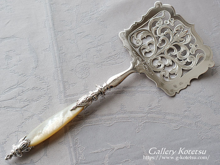 AeB[NVo[@P[LT[@[ antique silver cake server