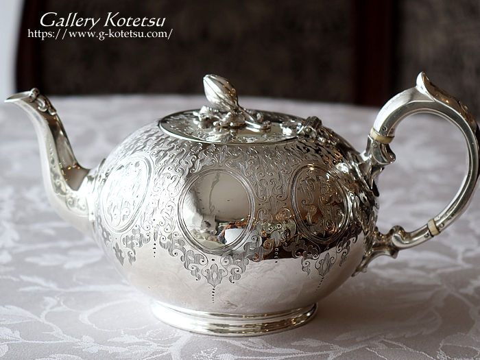 antique silver tea pot �A���e�B�[�N�V���o�[�@�e�B�[�|�b�g