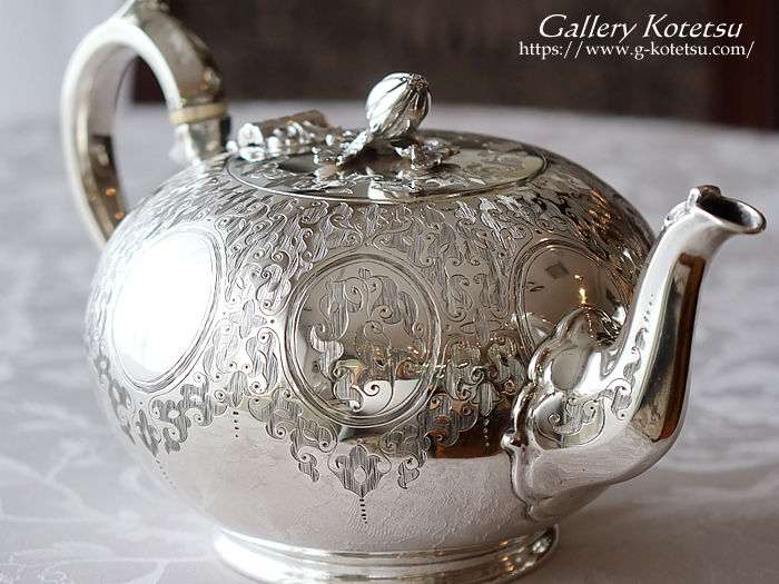 antique silver tea pot �A���e�B�[�N�V���o�[�@�e�B�[�|�b�g