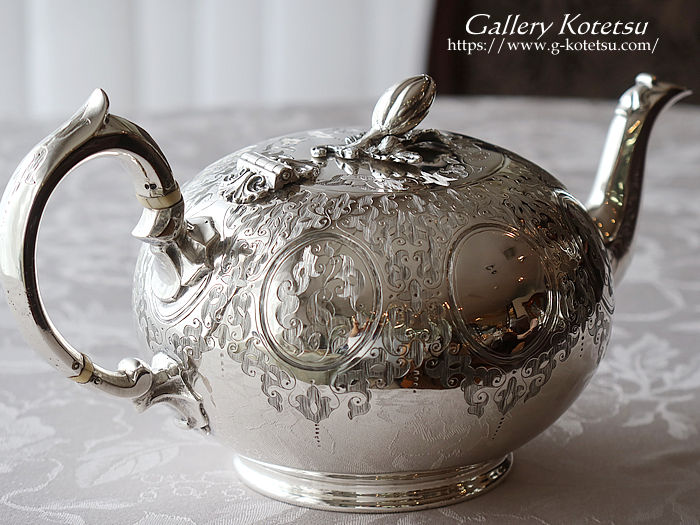antique silver tea pot �A���e�B�[�N�V���o�[�@�e�B�[�|�b�g