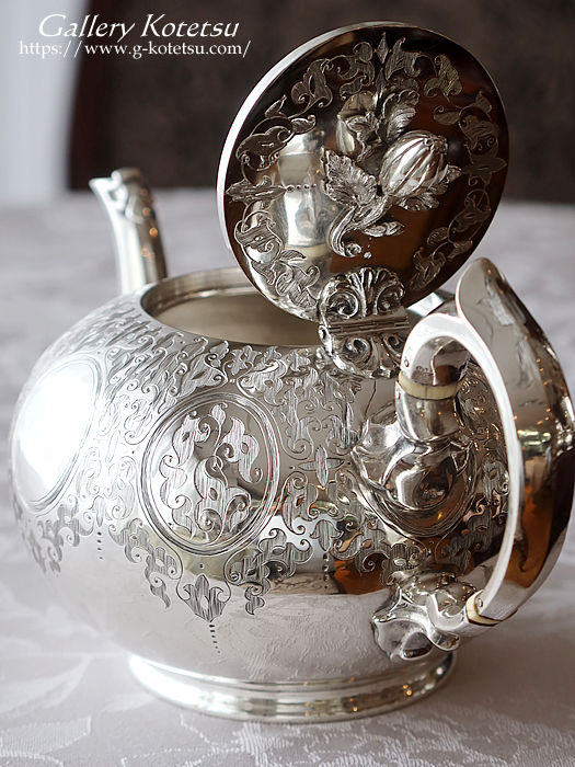 antique silver tea pot �A���e�B�[�N�V���o�[�@�e�B�[�|�b�g