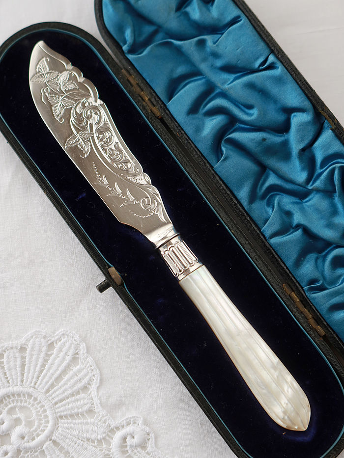 AeB[NVo[@o^[iCt antique silver butter knife