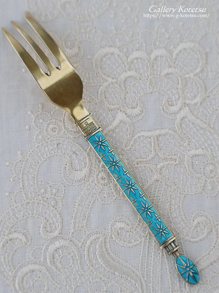 �V���o�[�G�i�����t�H�[�N�@antique silver enamel fork norway