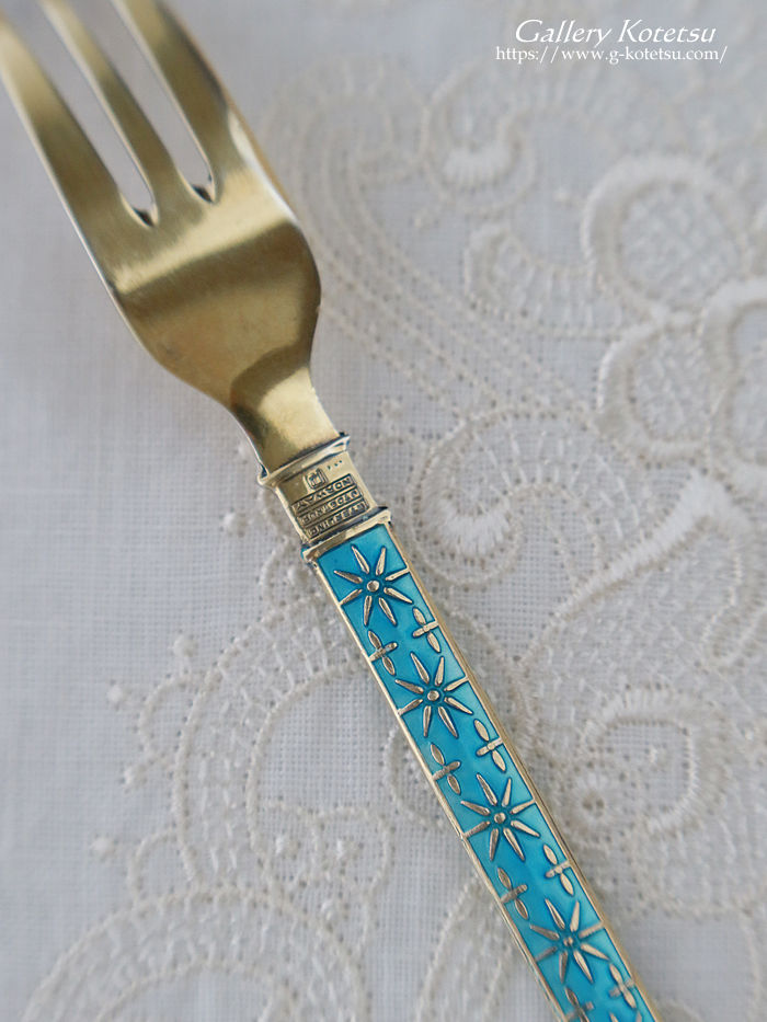 �V���o�[�G�i�����t�H�[�N�@antique silver enamel fork norway