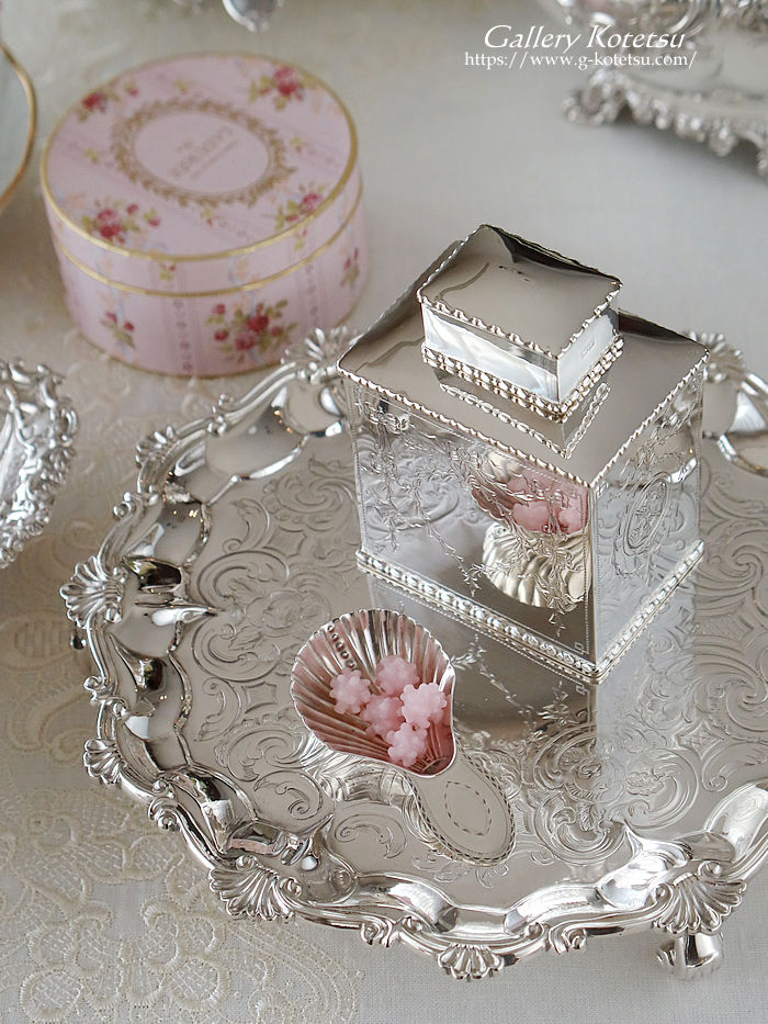 antique silver salver �A���e�B�[�N�V���o�[�@�T�����@