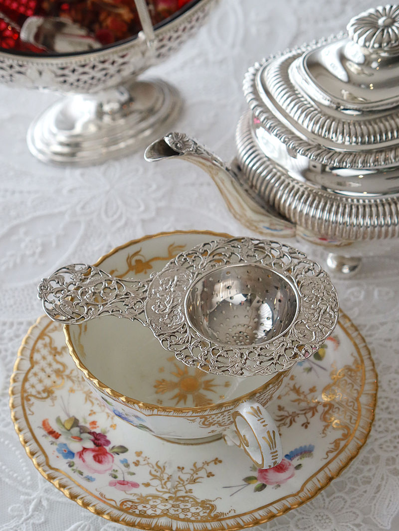 �A���e�B�[�N�M�������[�ՓO